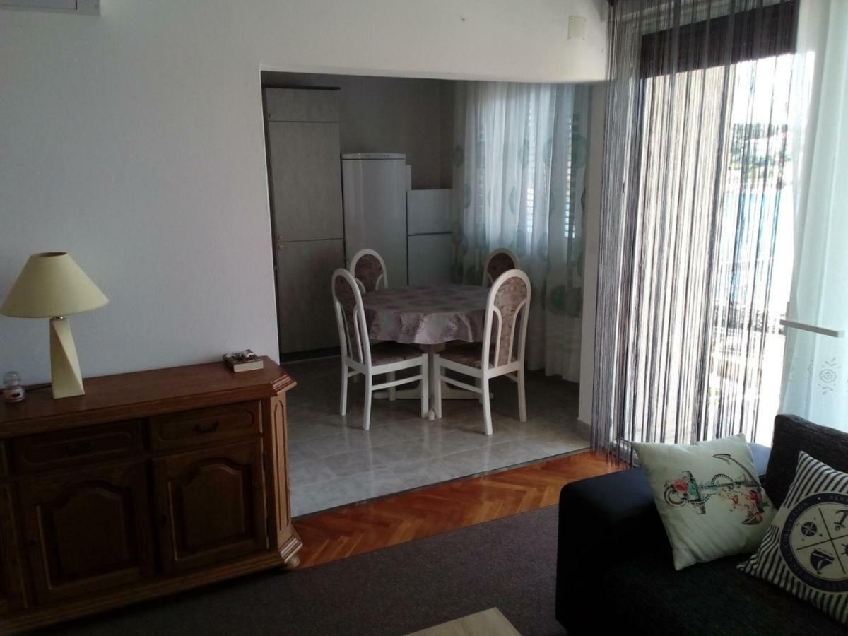 Apartment Dora 1 Jakisnica ลุน ภายนอก รูปภาพ