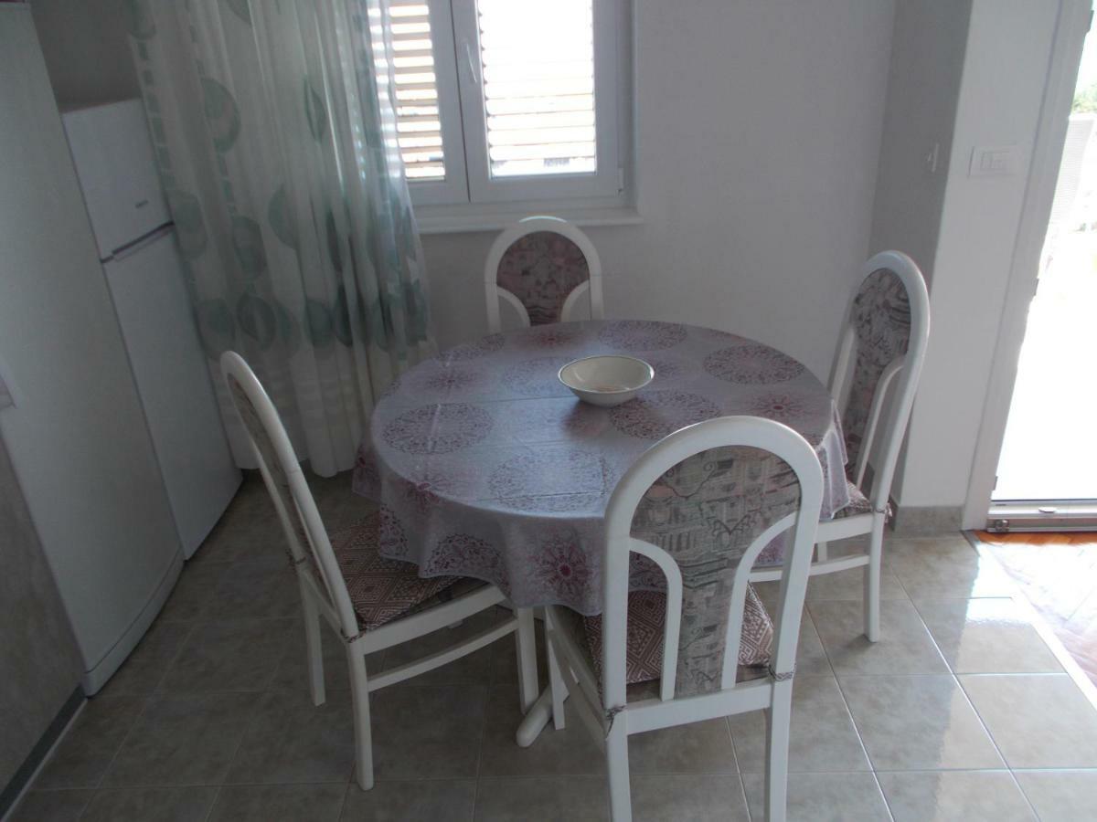Apartment Dora 1 Jakisnica ลุน ภายนอก รูปภาพ
