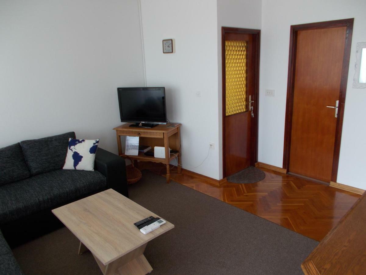 Apartment Dora 1 Jakisnica ลุน ภายนอก รูปภาพ